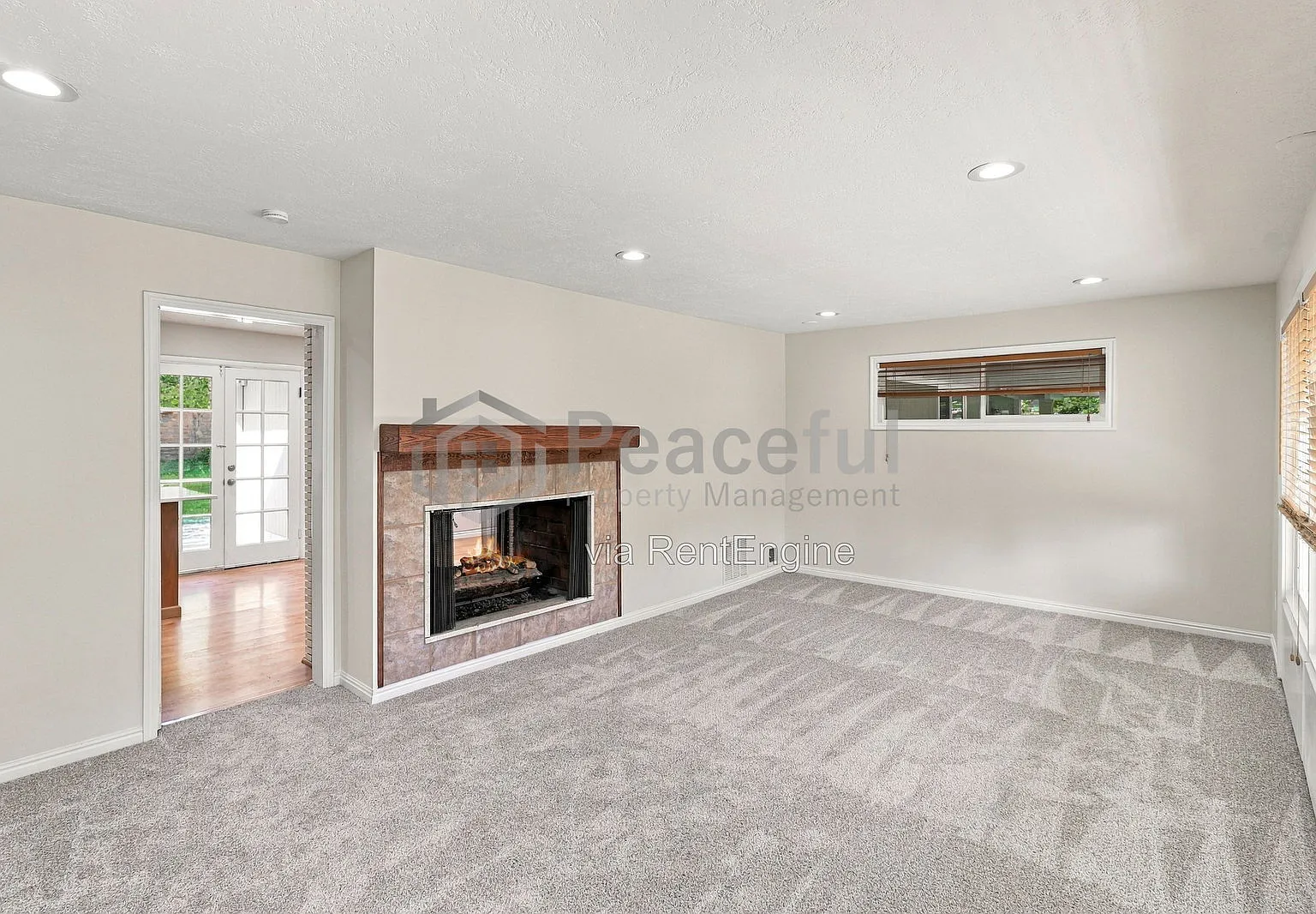 5 bed, 2.5 bath, 2500 sqft, $3,000 — Photo 4