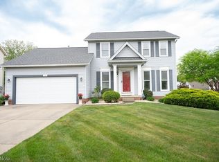 552 Picadilly Cir, Akron, OH