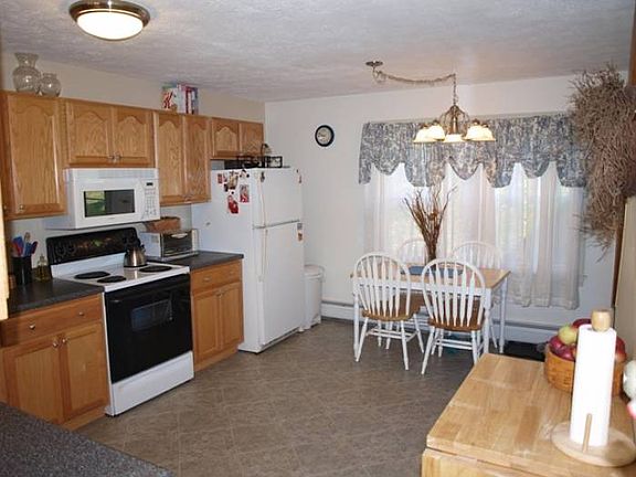 Eat-in Kitchen