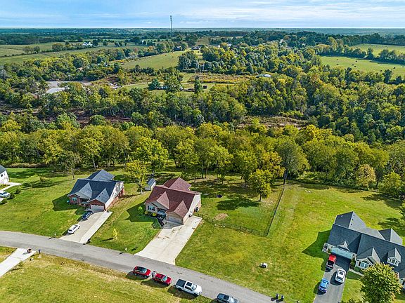 5th image of 81 Lauren Ln