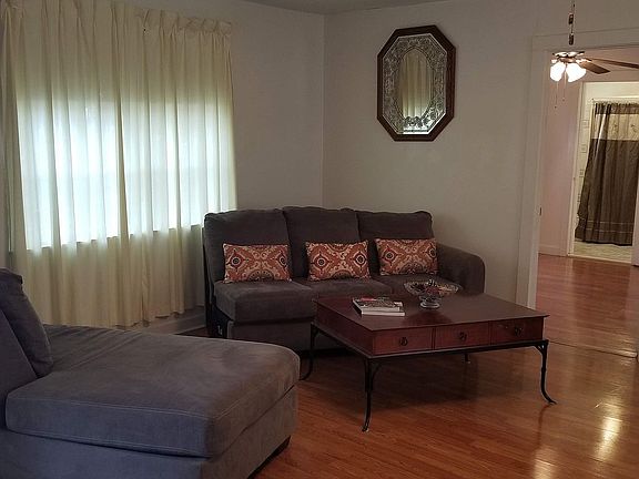 3rd image of 1020 NW 19th St