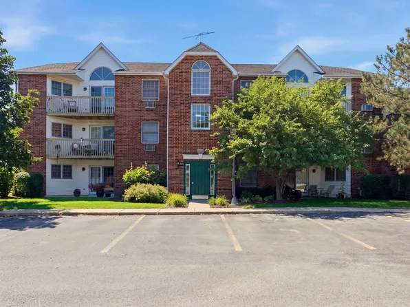 511 Leah Ln APT 2C, Woodstock, IL 60098