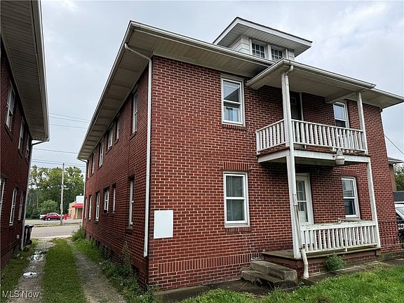 3rd image of 535 E Cuyahoga Falls Ave