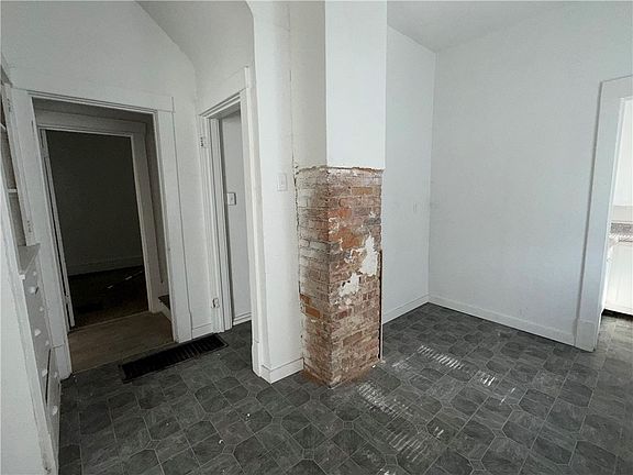 4th image of 680 W Grand Ave