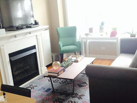 4th image of 1957 N Kenmore Ave #2