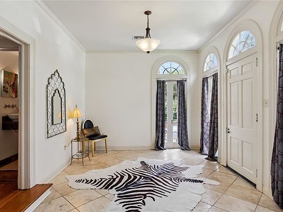 5th image of 9 Versailles Blvd