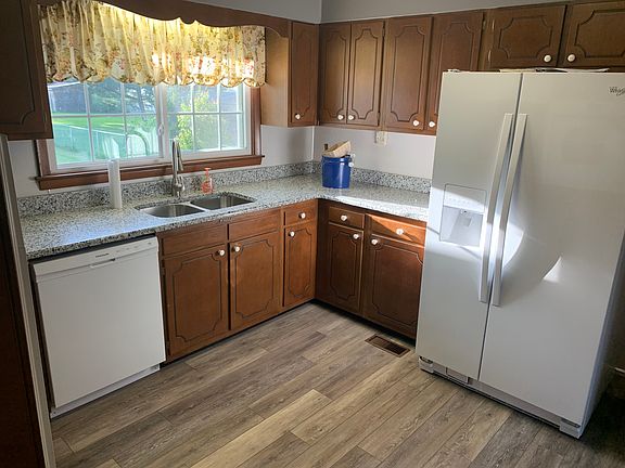 4th image of 1524 Kenmore Dr