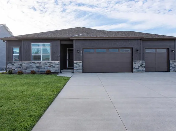 9029 Creekside CIRCLE, Pleasant Prairie, WI 53158