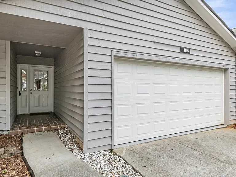 1118 Capital Club Cir NE — Photo 4