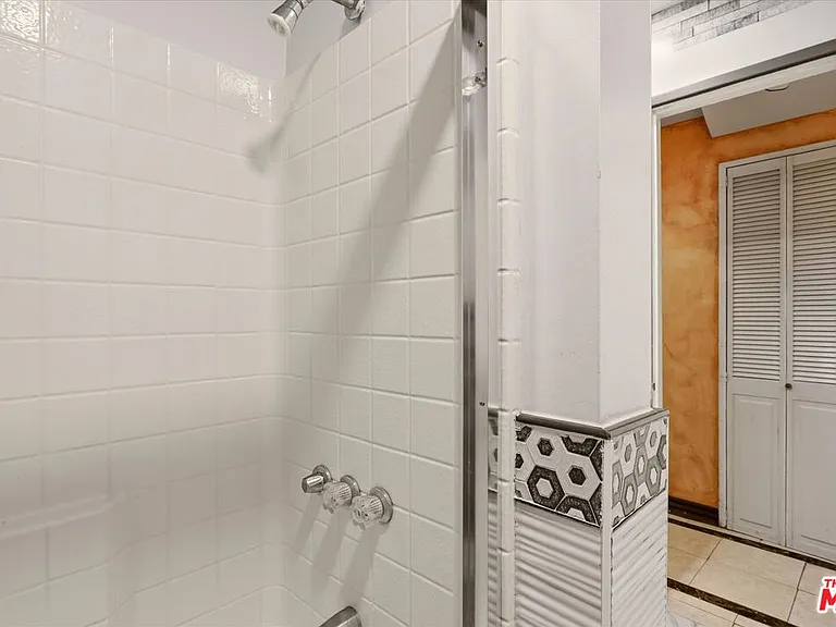 4131 Mantova Dr — Photo 27