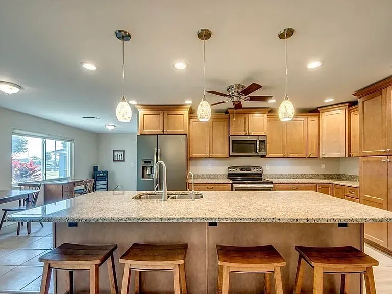 4425 SE 13th Ave — Photo 2
