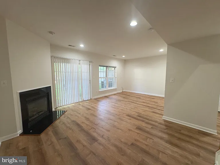 24652 Kings Canyon Sq — Photo 23