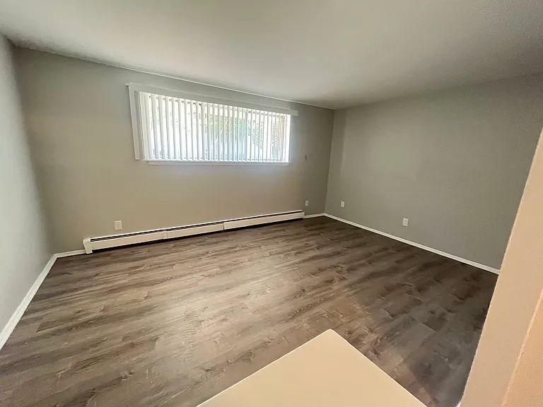 81 Parkview Ave — Photo 3