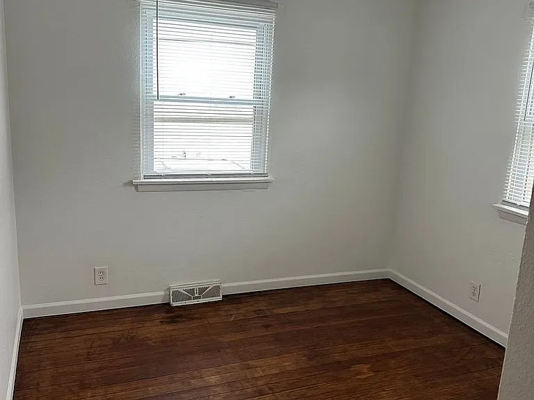 517 Nicholas St — Photo 6