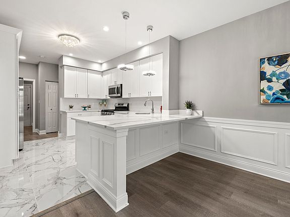 3rd image of 1554 W Asher St #1554