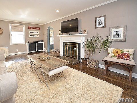 2nd image of 14 Dogwood Ln