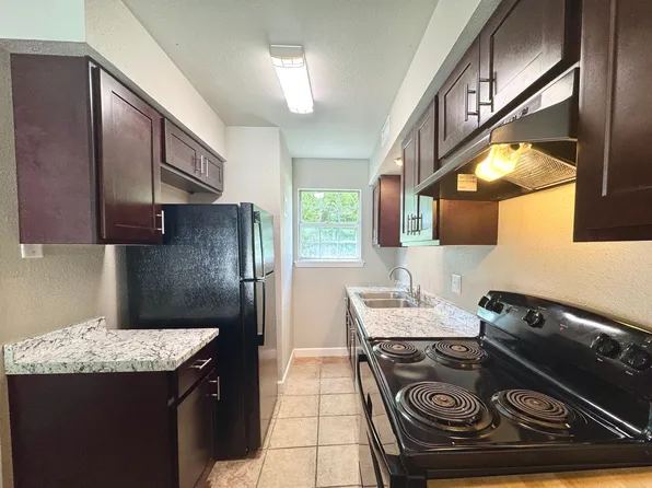 591 E Boswell St APT 2, Batesville, AR 72501