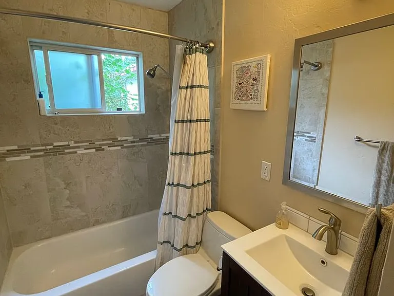 902 Gregory Pl — Photo 7
