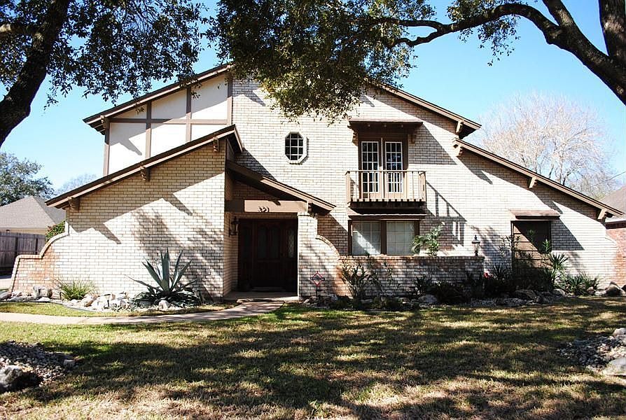1st image of 321 Amber Ln