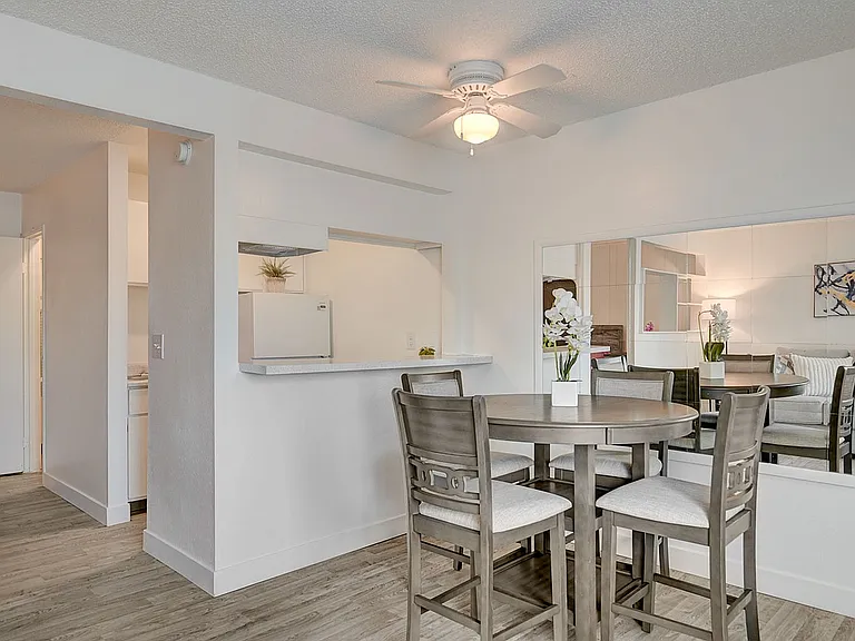 4050_Palos Verdes St_model-5