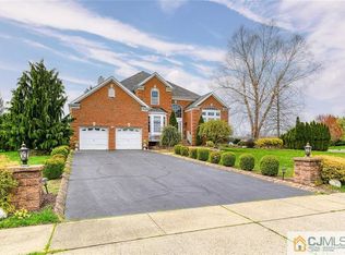 2 Keswick Cir, Monroe Township, NJ 08831