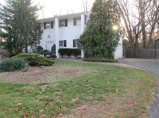 19 Colonial Dr, East Brunswick, NJ 08816