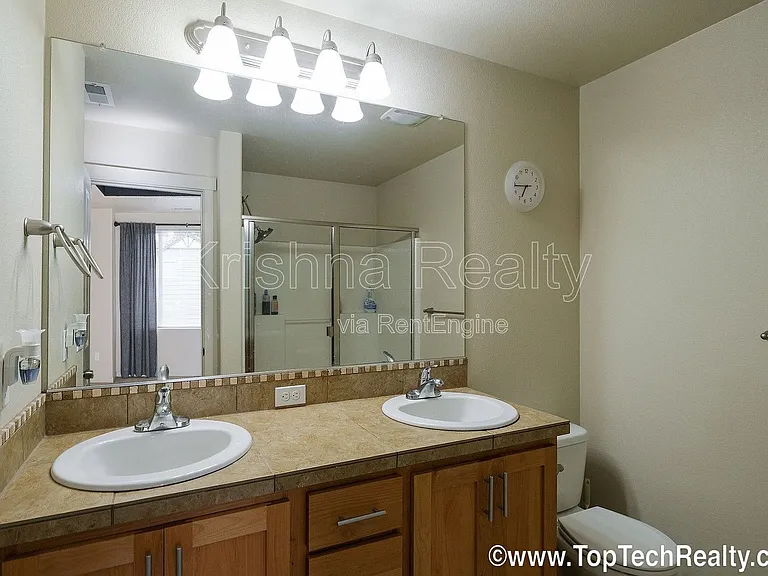 477 NE Edgeway Dr — Photo 13