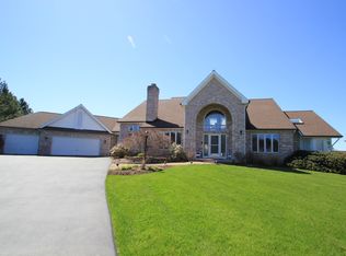 11 Saint Andrews Hl, Pittsford, NY 14534