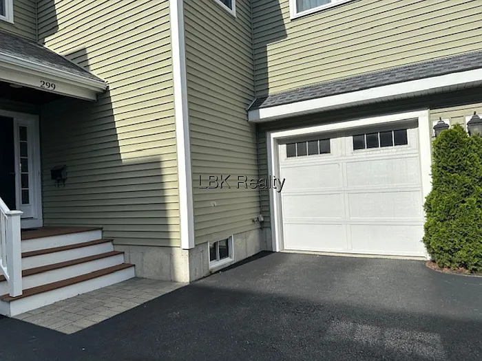 Cabot St — Photo 21