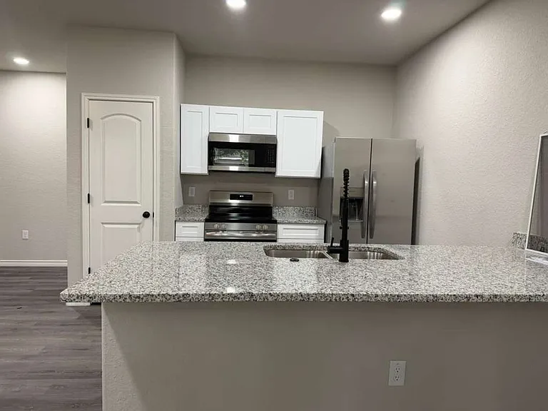7616 Windsor Oaks — Photo 3