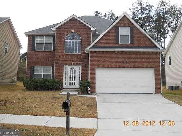 4 bed, 2.5 bath, 2560 sqft, $2,350 — Photo 1