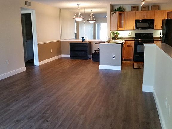 4th image of 10504 Waterview Ct