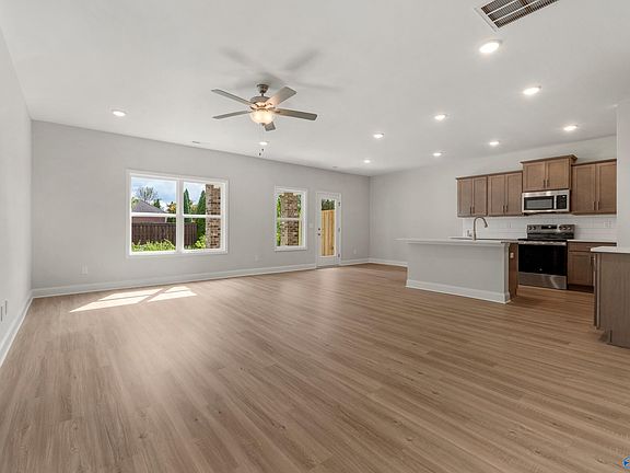 5th image of 1731 Stampede Cir SE