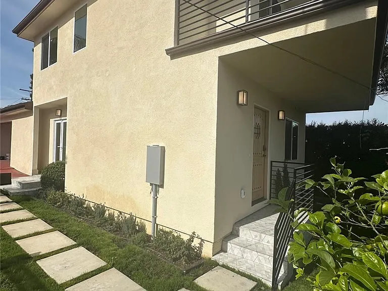 4947 Angeles Vis — Photo 3