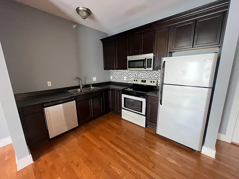 703 N Walnut St — Photo 17