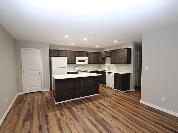 3rd image of 802 E Main St #D