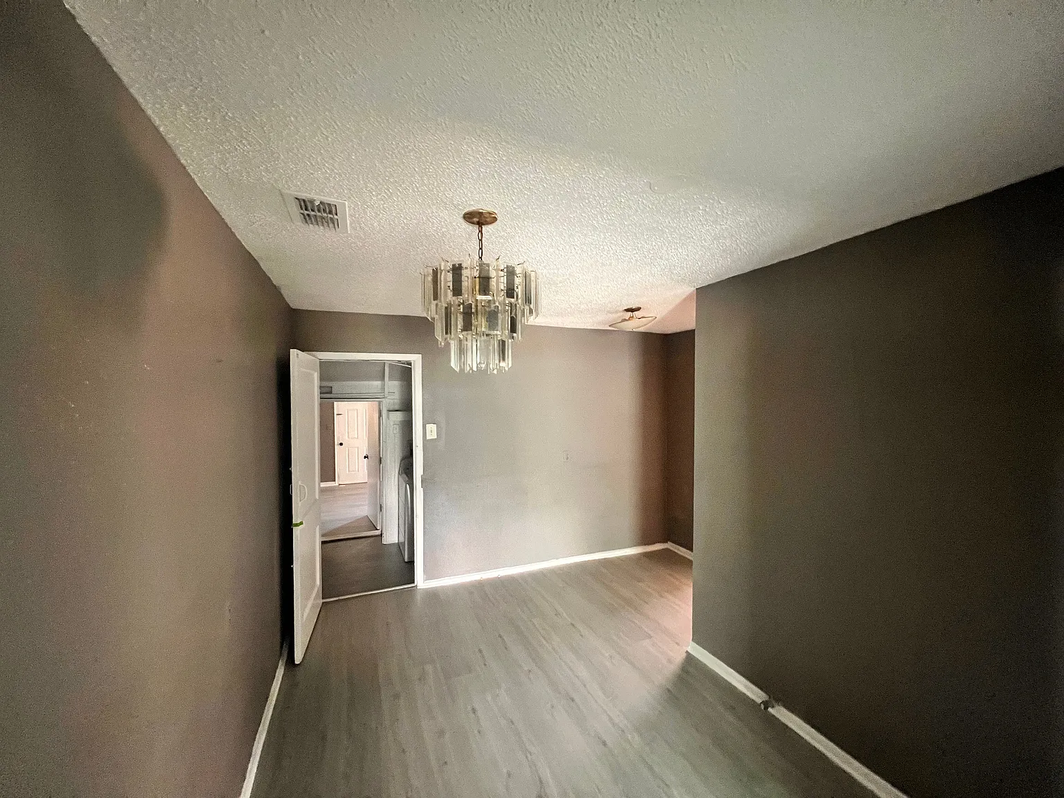 3 bed, 3.5 bath, 1800 sqft, $1,900 — Photo 2
