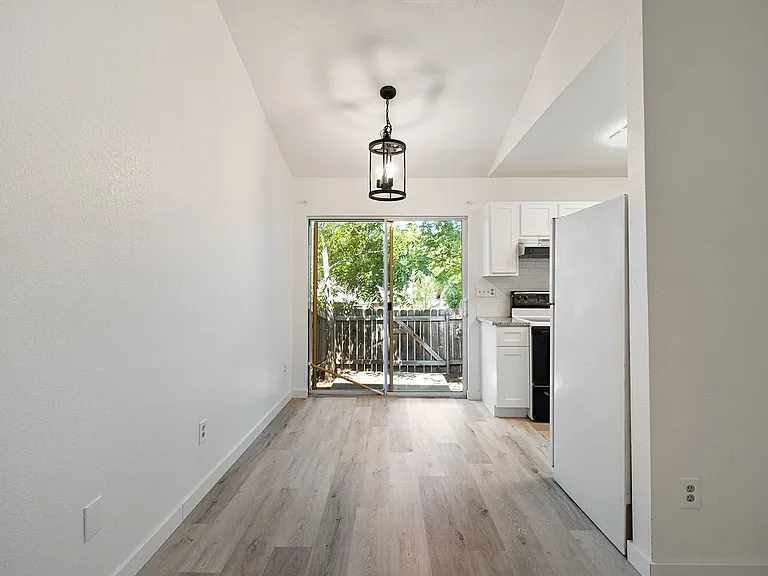 1015 E Yager Ln #147 — Photo 6