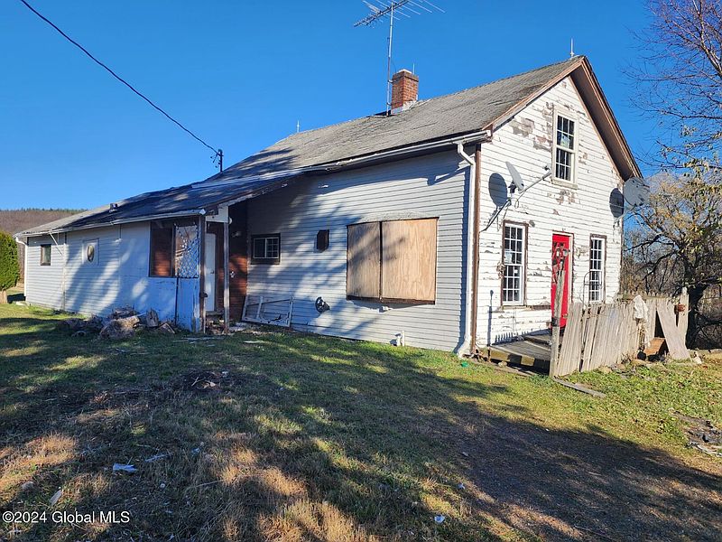3rd image of 185 Skinner Hill Road
