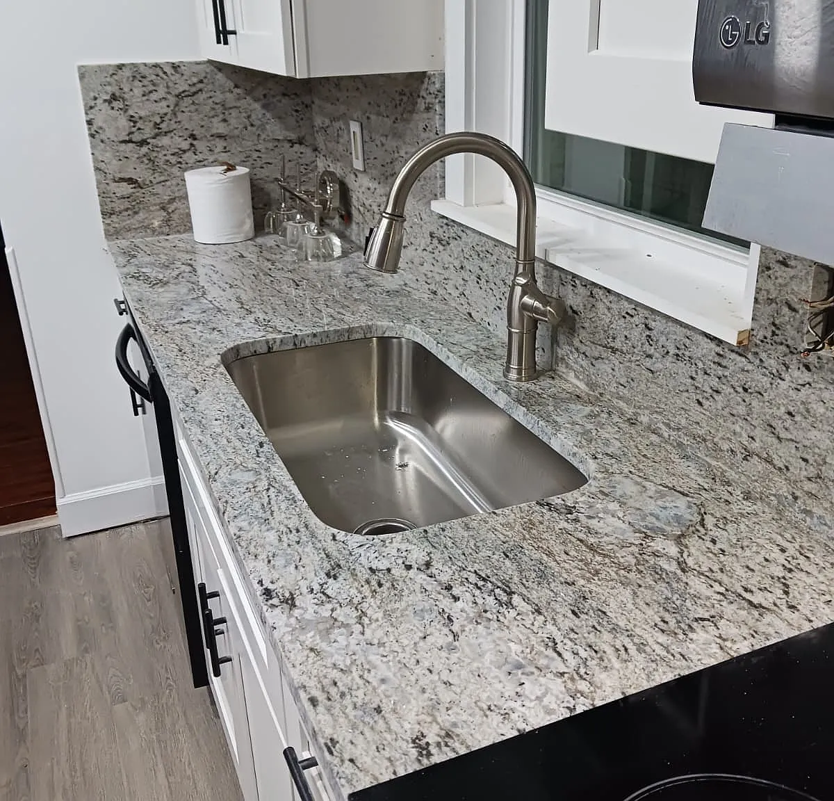 3 bed, 1682 sqft, $2,500 — Photo 2