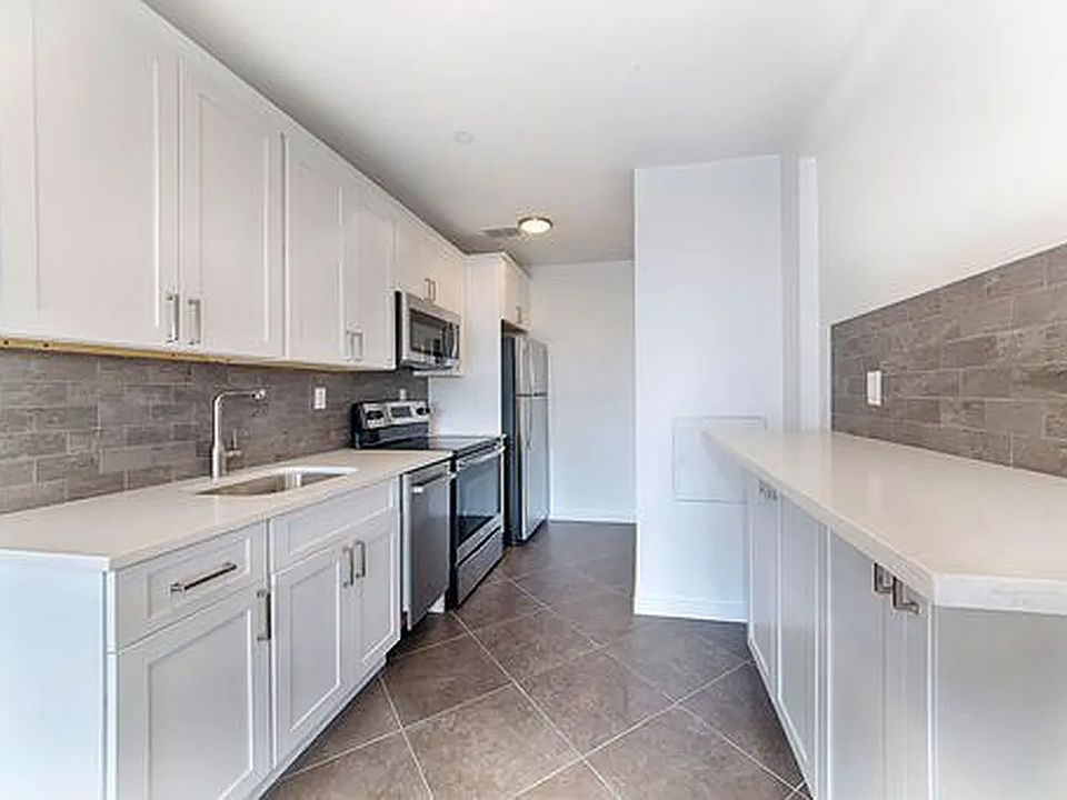 1st image of 213 20th St #3D