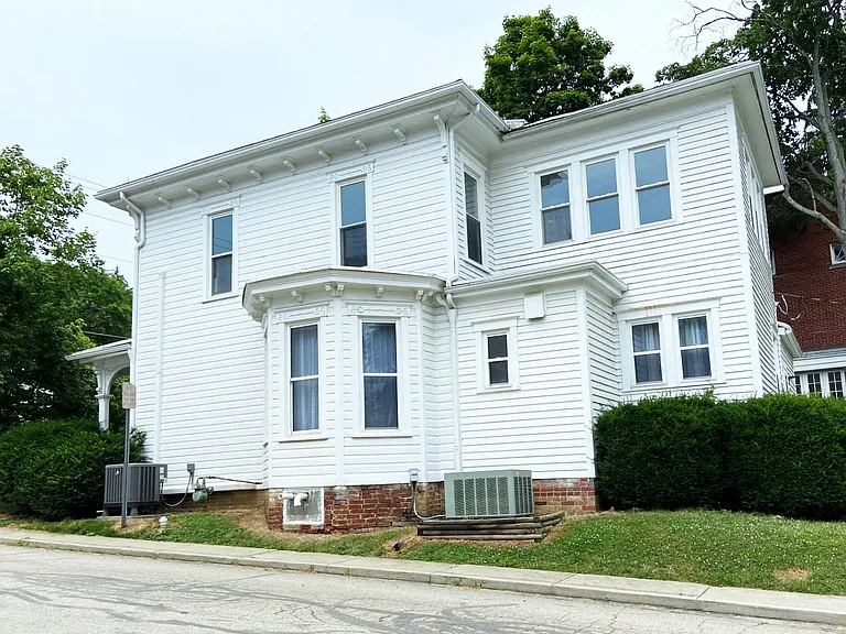 169 E State St — Photo 3