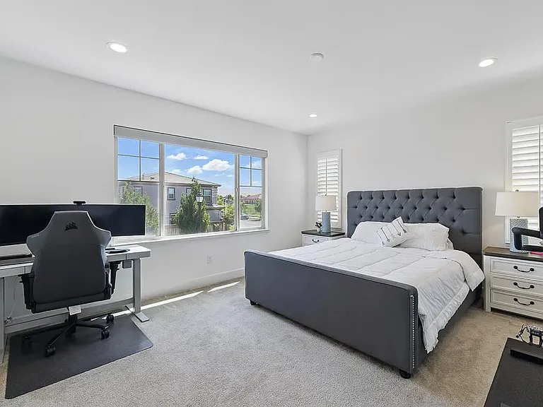 410 E Redberry Pl — Photo 11