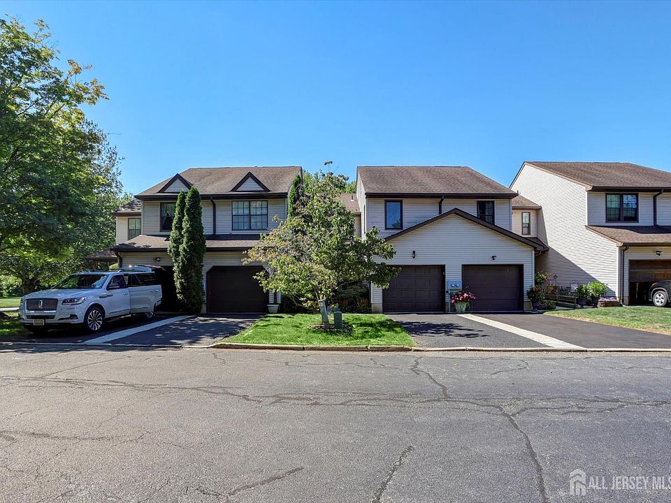 1st image of 163 Longwood Dr