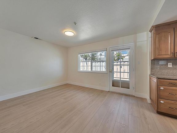 5th image of 35 Williams Ln