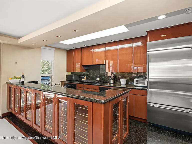 208 S Spring St #1 — Photo 3