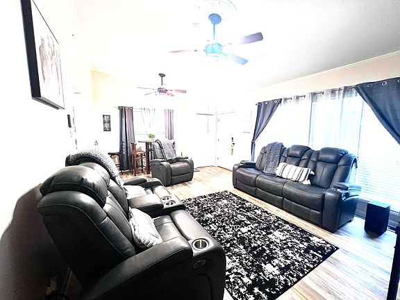 3rd image of 734 Woodmont Pl