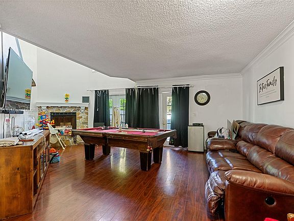 3rd image of 10057 Romaine Cir N