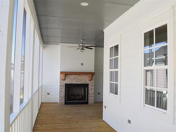 3rd image of 134 Forest Glen Dr