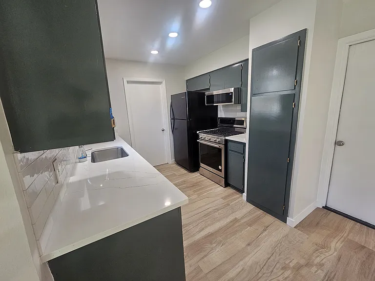 3402 Laguna Dr — Photo 10